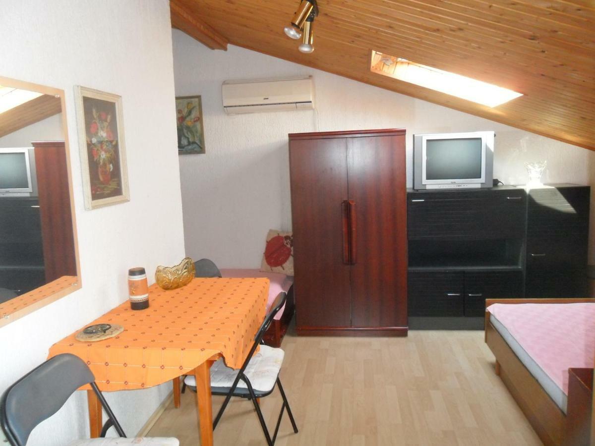 Apartments Simpa Njivice Ngoại thất bức ảnh