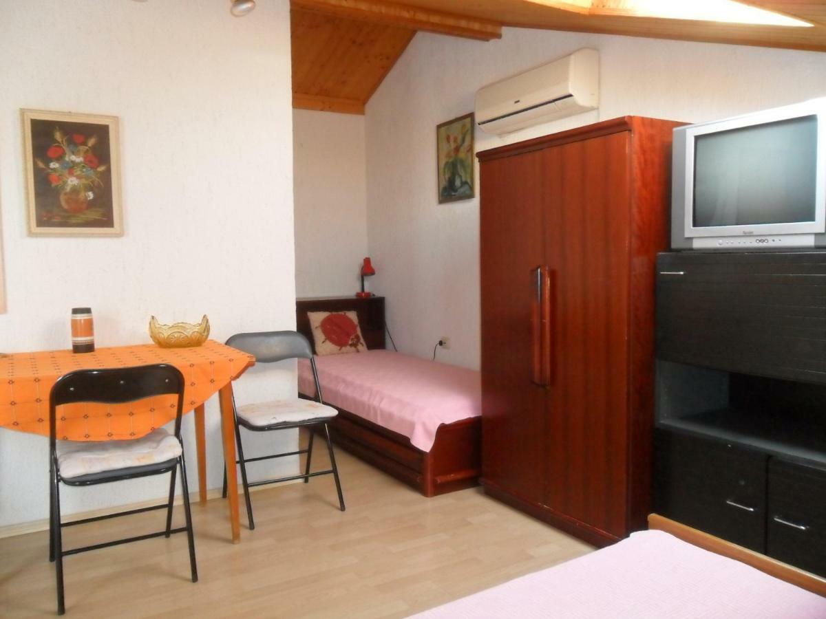 Apartments Simpa Njivice Ngoại thất bức ảnh
